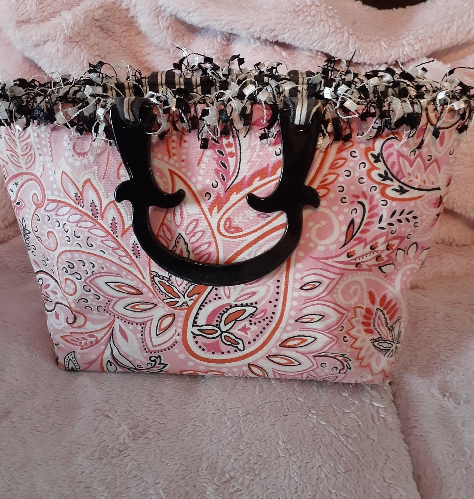 Oohs & Ahs handmade beautiful spring hand purse